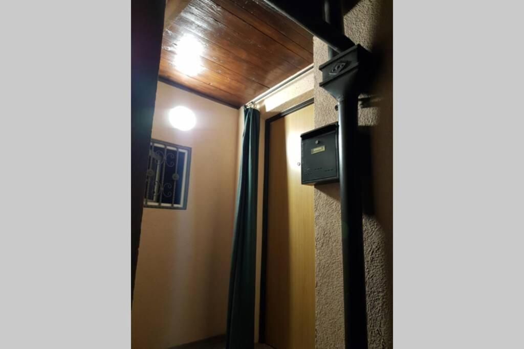 Apartman Sa Garazom I Internetom SJJ Esterno foto