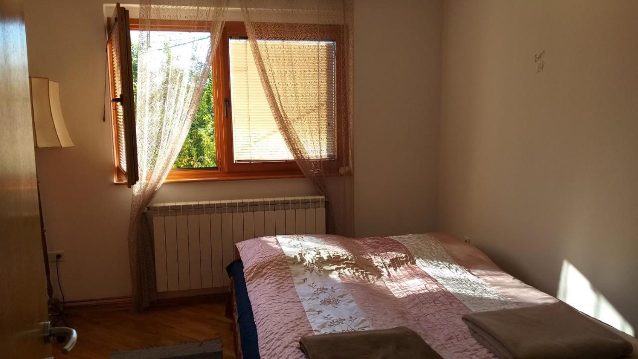 Apartman Sa Garazom I Internetom SJJ Esterno foto