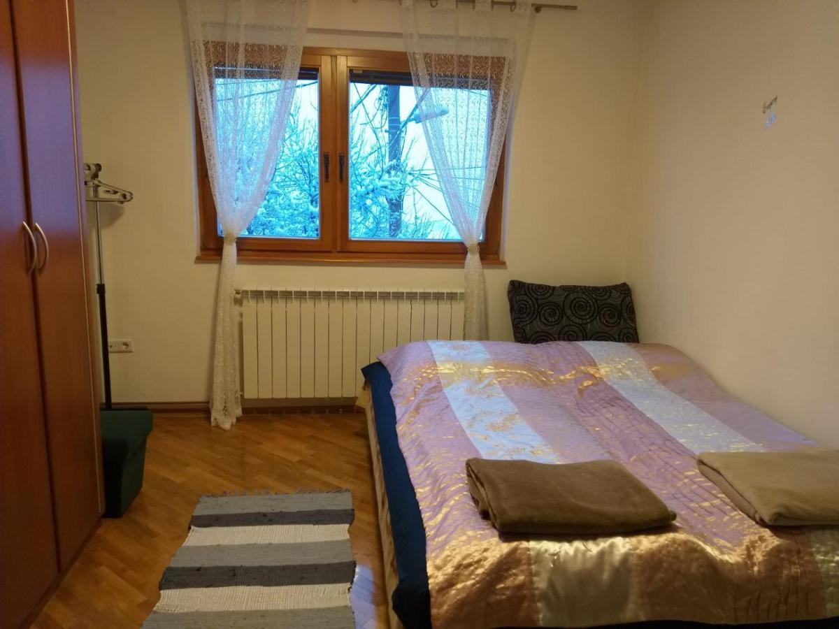 Apartman Sa Garazom I Internetom SJJ Esterno foto