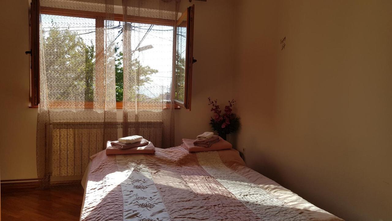 Apartman Sa Garazom I Internetom SJJ Esterno foto