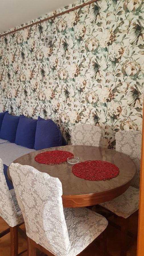 Apartman Sa Garazom I Internetom SJJ Esterno foto